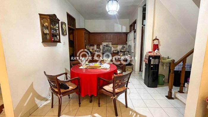 Rumah Eksklusif Dijual LT 1m2 di Ciputat Timur, Tangerang Selatan Rumah Eksklusif Dijual LT 1m2 di Ciputat Timur, Tangerang Selatan