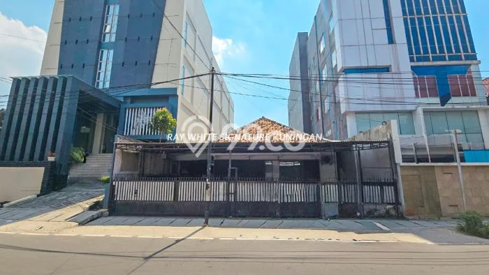 Dijual Rumah Luas Elegan Dengan View Cantik di Kramat, Jakarta Pusat Dijual Rumah Luas Elegan Dengan View Cantik di Kramat, Jakarta Pusat