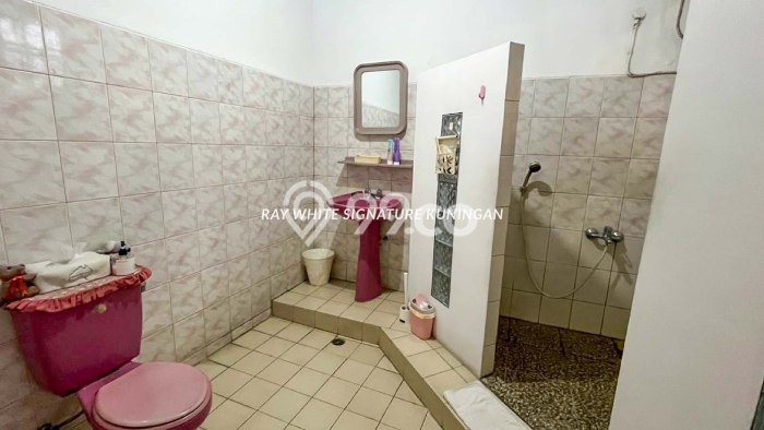 Rumah Eksklusif Dijual LT 1m2 di Ciputat Timur, Tangerang Selatan Rumah Eksklusif Dijual LT 1m2 di Ciputat Timur, Tangerang Selatan