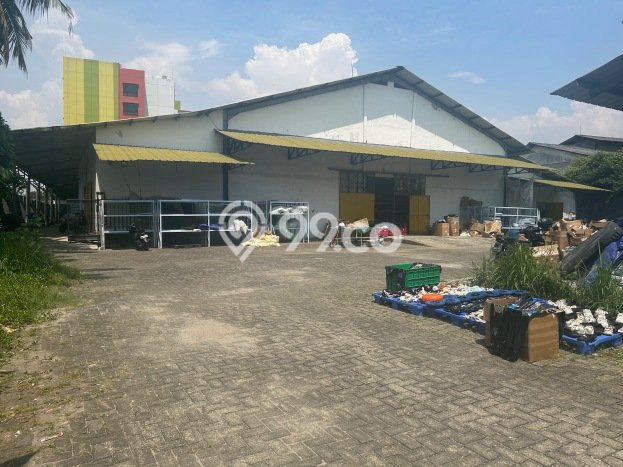 Unit Gudang Dijual di Jakarta Barat LT 5006m2 & LB 2500m2 Unit Gudang Dijual di Jakarta Barat LT 5006m2 & LB 2500m2