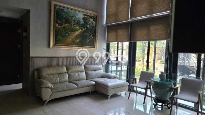 SPECIAL OFFER! Rumah di BSD City, 4 KM, Area Strategis, LT 341m2m² Bangunan 285m2m² SPECIAL OFFER! Rumah di BSD City, 4 KM, Area Strategis, LT 341m2m² Bangunan 285m2m²