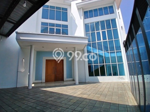 Rumah Elit Modern Tanpa Renovasi di Jangli Semarang Rumah Elit Modern Tanpa Renovasi di Jangli Semarang