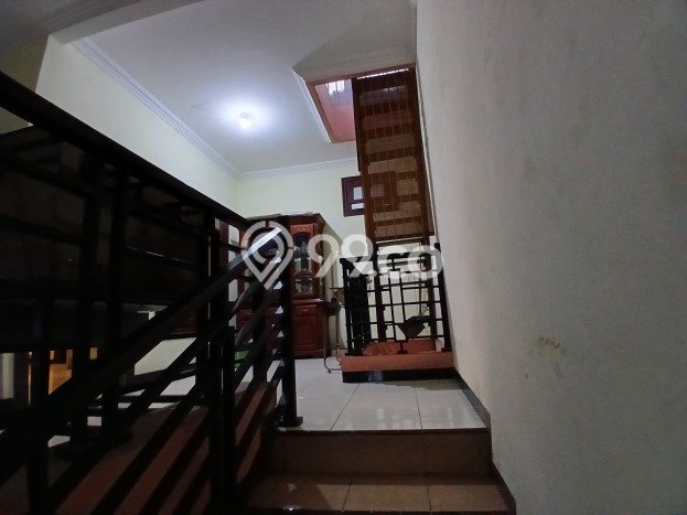 Dijual Rumah 4 Kamar Lokasi Ideal Bagus dan Strategis di Semarang Timur Dijual Rumah 4 Kamar Lokasi Ideal Bagus dan Strategis di Semarang Timur
