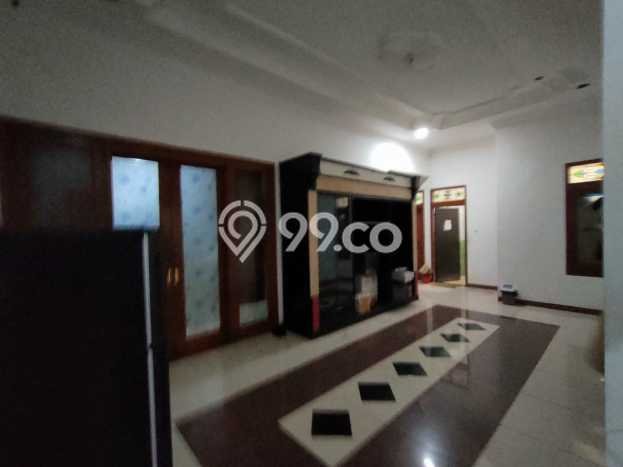 Unit Kost Dijual di Kemanggisan dengan 17 Kamar Kawasan Ramai Unit Kost Dijual di Kemanggisan dengan 17 Kamar Kawasan Ramai