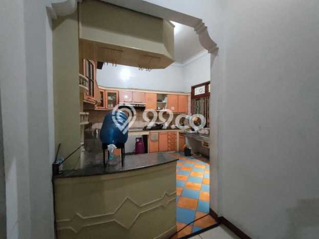 Unit Kost Dijual di Kemanggisan dengan 17 Kamar Kawasan Ramai Unit Kost Dijual di Kemanggisan dengan 17 Kamar Kawasan Ramai