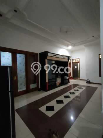 Unit Kost Dijual di Kemanggisan dengan 17 Kamar Kawasan Ramai Unit Kost Dijual di Kemanggisan dengan 17 Kamar Kawasan Ramai