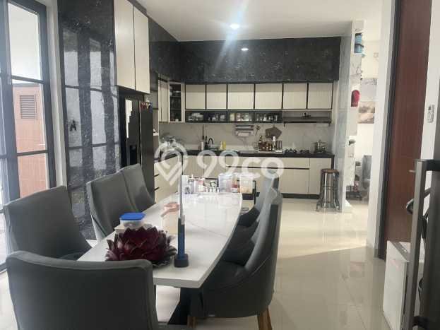 Rumah Mewah Siap Huni LT 189m2 di Tenggilis Mejoyo, Surabaya Rumah Mewah Siap Huni LT 189m2 di Tenggilis Mejoyo, Surabaya