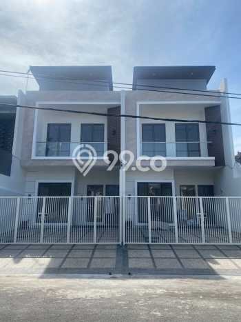 Rumah Mewah LB 180m2 Siap Huni Desain Elegan di Kedung Baruk, Surabaya Rumah Mewah LB 180m2 Siap Huni Desain Elegan di Kedung Baruk, Surabaya