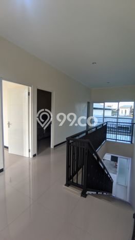 Rumah Strategis Modern Lb 180m2 di Sambikerep, Surabaya Rumah Strategis Modern Lb 180m2 di Sambikerep, Surabaya