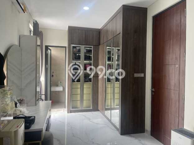 Rumah Mewah Siap Huni LT 189m2 di Tenggilis Mejoyo, Surabaya Rumah Mewah Siap Huni LT 189m2 di Tenggilis Mejoyo, Surabaya