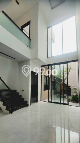 Rumah LT 137m2m² Newly Renovated di Lokasi Prestisius , Surabaya Rumah LT 137m2m² Newly Renovated di Lokasi Prestisius , Surabaya