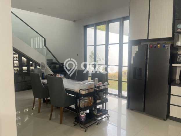 Rumah Mewah Siap Huni LT 189m2 di Tenggilis Mejoyo, Surabaya Rumah Mewah Siap Huni LT 189m2 di Tenggilis Mejoyo, Surabaya