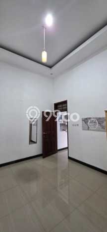Rumah Luas Asri 4 KT Siap Pakai di Mulyosari Surabaya Rumah Luas Asri 4 KT Siap Pakai di Mulyosari Surabaya