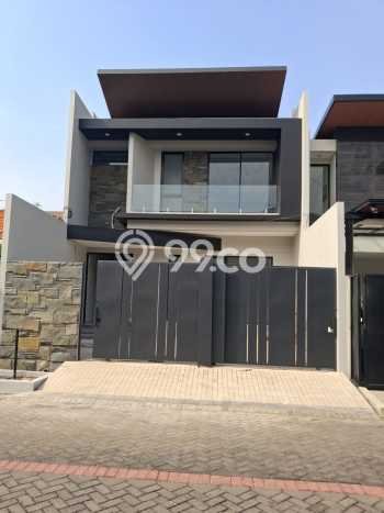 Rumah Elit Modern Tanpa Renovasi di Manyar Surabaya Rumah Elit Modern Tanpa Renovasi di Manyar Surabaya