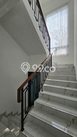 Rumah Elit Modern Tanpa Renovasi di BSD Foresta Tangerang Rumah Elit Modern Tanpa Renovasi di BSD Foresta Tangerang