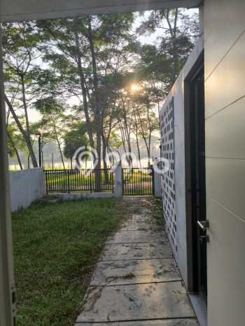 Rumah Luas Asri 2 KT Siap Pakai di Harapan Indah Bekasi Rumah Luas Asri 2 KT Siap Pakai di Harapan Indah Bekasi