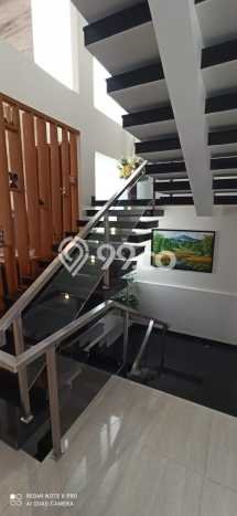 Hunian Mewah LB 500m2 Siap Huni Desain Elegan di Resor Dago Pakar, Bandung Hunian Mewah LB 500m2 Siap Huni Desain Elegan di Resor Dago Pakar, Bandung