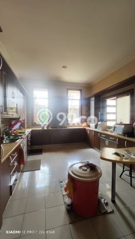 Hunian Elit LB 1000m2 Siap Pakai Desain Elegan di Setiabudi, Bandung Hunian Elit LB 1000m2 Siap Pakai Desain Elegan di Setiabudi, Bandung
