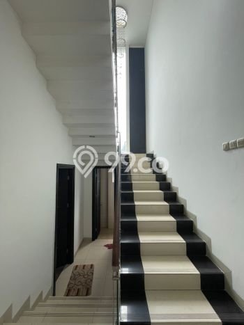 Siap Huni Hunian Elit 4 Kamar di BSD Dekat ke Mana Pun Siap Huni Hunian Elit 4 Kamar di BSD Dekat ke Mana Pun
