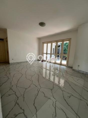 DREAM HOME! Rumah area Tanjung Barat, 4 KT, Free Banjir, LT 185m2m² LB 240m2m² DREAM HOME! Rumah area Tanjung Barat, 4 KT, Free Banjir, LT 185m2m² LB 240m2m²