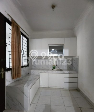 Rumah Minimalis 4 KT LT 210m2 di Legenda Wisata Rumah Minimalis 4 KT LT 210m2 di Legenda Wisata