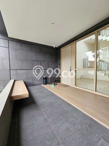 Disewakan Rumah Nyaman LT 381m2 / LB 445m2 di BSD City, Tangerang Disewakan Rumah Nyaman LT 381m2 / LB 445m2 di BSD City, Tangerang