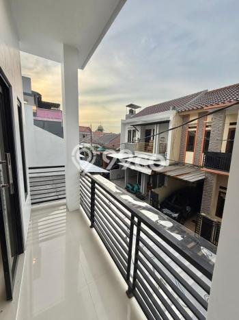 Rumah Strategis Modern Lb 110m2 di Jagakarsa, Jakarta Selatan Rumah Strategis Modern Lb 110m2 di Jagakarsa, Jakarta Selatan