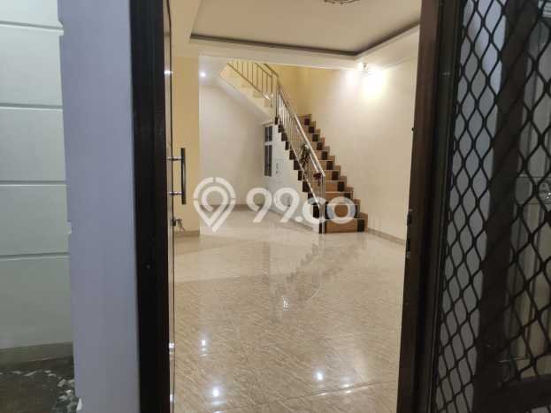 Disewakan! Rumah 4 Kamar Tidur &
3 Kamar Mandi di Bekasi, Bekasi Disewakan! Rumah 4 Kamar Tidur &
3 Kamar Mandi di Bekasi, Bekasi
