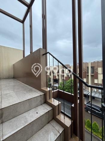 Rumah Modern 3 KT di BSD City Tangerang Full Furnished Rumah Modern 3 KT di BSD City Tangerang Full Furnished
