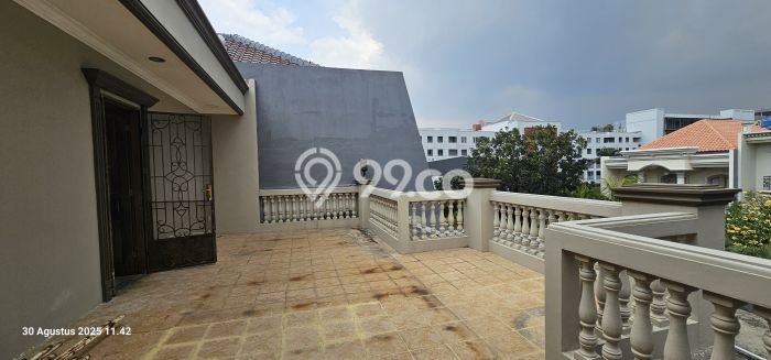 Rumah Elit Modern Tanpa Renovasi di Pantai Indah Kapuk Jakarta Utara Rumah Elit Modern Tanpa Renovasi di Pantai Indah Kapuk Jakarta Utara