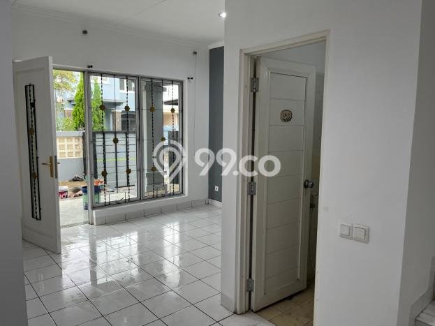 For Sale Hunian Rumah Terawat 3 KT di BSD, Tangerang For Sale Hunian Rumah Terawat 3 KT di BSD, Tangerang