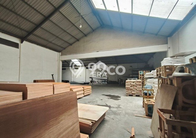 Unit Gudang Paling Strategis di Lowokwaru Malang dengan LB 900m2 Unit Gudang Paling Strategis di Lowokwaru Malang dengan LB 900m2