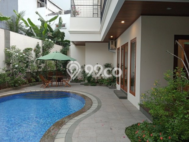 Rumah Elit Modern Tanpa Renovasi di Pejaten Jakarta Selatan Rumah Elit Modern Tanpa Renovasi di Pejaten Jakarta Selatan