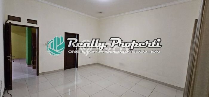 Disewakan! Rumah 5 Kamar Tidur &
3 Kamar Mandi di Lubang Buaya, Jakarta Timur Disewakan! Rumah 5 Kamar Tidur &
3 Kamar Mandi di Lubang Buaya, Jakarta Timur