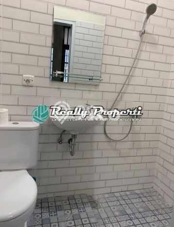 Ready to Use! Premium House LT 166m2 Desain Elegan di Cipinang Ready to Use! Premium House LT 166m2 Desain Elegan di Cipinang
