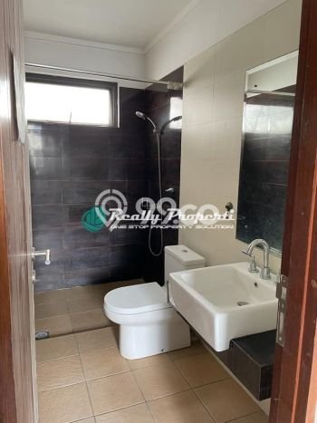 Ready to Use! Luxury House LT 140m2 Desain Elegan di Bambu Apus Ready to Use! Luxury House LT 140m2 Desain Elegan di Bambu Apus