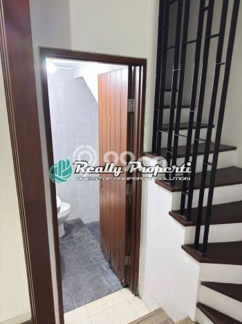 Rumah sewa siap huni 4 Kamar Tidur di Pinang Ranti, Jakarta Timur Rumah sewa siap huni 4 Kamar Tidur di Pinang Ranti, Jakarta Timur