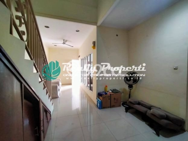 Lokasi terbaik! Rumah siap huni dikontrakkan di Duren Sawit LB 200m2 Lokasi terbaik! Rumah siap huni dikontrakkan di Duren Sawit LB 200m2