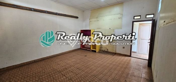 Disewakan! Rumah 5 Kamar Tidur &
3 Kamar Mandi di Lubang Buaya, Jakarta Timur Disewakan! Rumah 5 Kamar Tidur &
3 Kamar Mandi di Lubang Buaya, Jakarta Timur