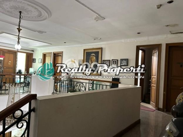 Siap Huni Rumah Mewah 6 Kamar di Kebayoran Baru Dekat ke Mana Saja Siap Huni Rumah Mewah 6 Kamar di Kebayoran Baru Dekat ke Mana Saja