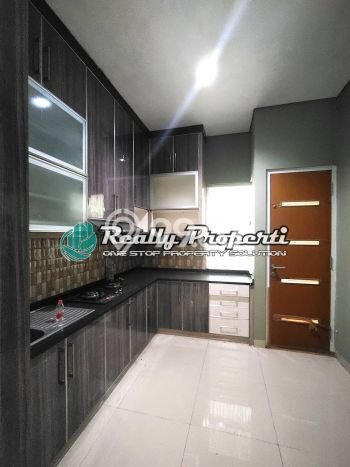 Disewakan! Rumah 4 Kamar Tidur &
4 Kamar Mandi di Jatiwarna, Bekasi Disewakan! Rumah 4 Kamar Tidur &
4 Kamar Mandi di Jatiwarna, Bekasi