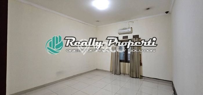 Disewakan! Rumah 5 Kamar Tidur &
3 Kamar Mandi di Lubang Buaya, Jakarta Timur Disewakan! Rumah 5 Kamar Tidur &
3 Kamar Mandi di Lubang Buaya, Jakarta Timur