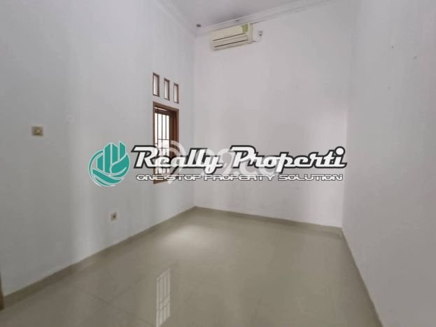Lokasi strategis! Rumah siap huni disewakan di Duren Sawit LB 210m2 Lokasi strategis! Rumah siap huni disewakan di Duren Sawit LB 210m2