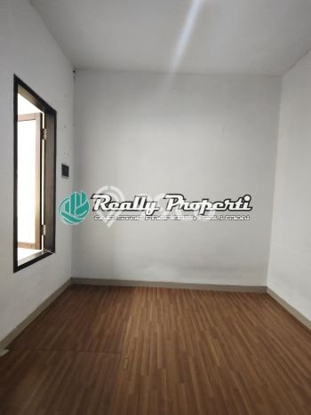 Lokasi terbaik! Rumah siap pakai dikontrakkan di Duren Sawit LB 80m2 Lokasi terbaik! Rumah siap pakai dikontrakkan di Duren Sawit LB 80m2