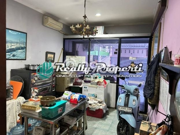 Siap Huni Rumah Mewah 6 Kamar di Kebayoran Baru Dekat ke Mana Saja Siap Huni Rumah Mewah 6 Kamar di Kebayoran Baru Dekat ke Mana Saja