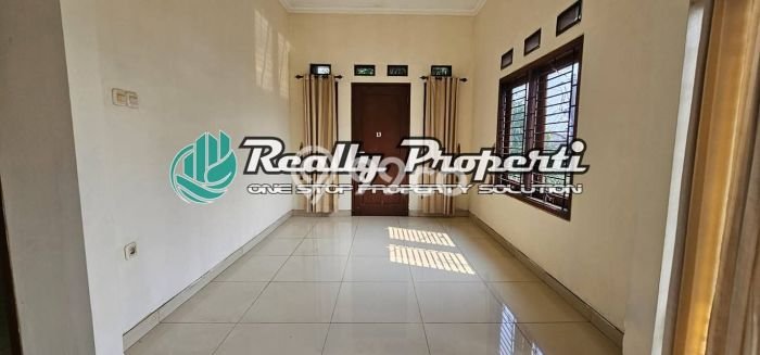 Disewakan! Rumah 5 Kamar Tidur &
3 Kamar Mandi di Lubang Buaya, Jakarta Timur Disewakan! Rumah 5 Kamar Tidur &
3 Kamar Mandi di Lubang Buaya, Jakarta Timur
