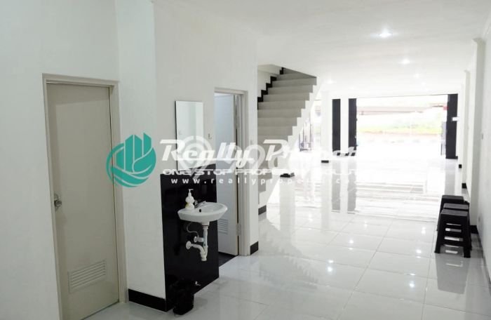 Area Strategis! Disewakan Ruko Lokasi Duren Sawit, Jakarta Timur Cocok untuk Bisnis Area Strategis! Disewakan Ruko Lokasi Duren Sawit, Jakarta Timur Cocok untuk Bisnis