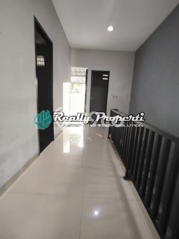 Lokasi terbaik! Rumah siap pakai dikontrakkan di Duren Sawit LB 80m2 Lokasi terbaik! Rumah siap pakai dikontrakkan di Duren Sawit LB 80m2