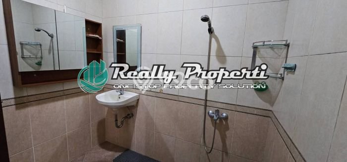 Disewakan! Rumah 5 Kamar Tidur &
3 Kamar Mandi di Lubang Buaya, Jakarta Timur Disewakan! Rumah 5 Kamar Tidur &
3 Kamar Mandi di Lubang Buaya, Jakarta Timur