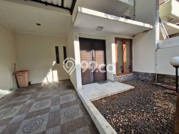 Ready to Use! Premium House LT 102m2 Desain Modern di Cipinang Ready to Use! Premium House LT 102m2 Desain Modern di Cipinang